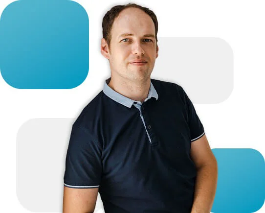 Systémový integrátor softvéru na bielom sivo modrom pozadí