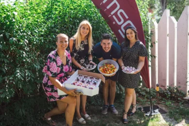 Zábava na párty s mladým kolektívom kolegov