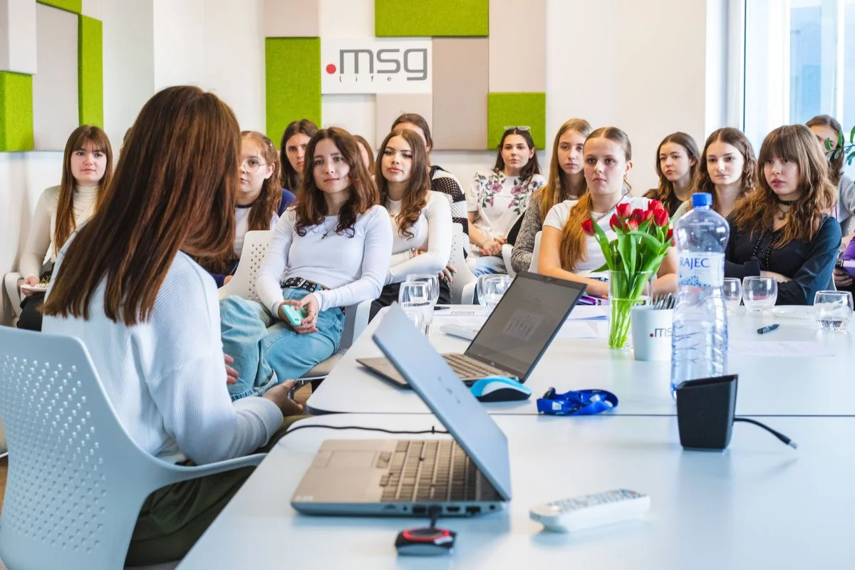 Dievčatá počas Girl´s day absolvovali niekoľko prednášok úspešných kolegýň - IT odborníčok – msg life Slovakia Dievčatá počas Girl's day absolvovali niekoľko prednášok úspešných kolegýň - IT odborníčok