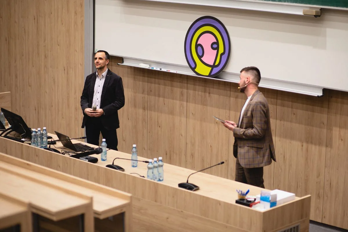 Prednáška Jakuba a Michala na FEI STU o vývoji v poistnom sektore. – msg life Slovakia Prednáška Jakuba a Michala na FEI STU o vývoji v poistnom sektore.