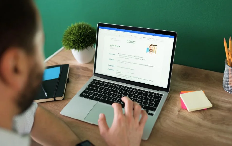 Životopis v angličtine: Praktický postup a vzor životopisu v anglickom jazyku Životopis v angličtine: Praktický postup a vzor životopisu v anglickom jazyku