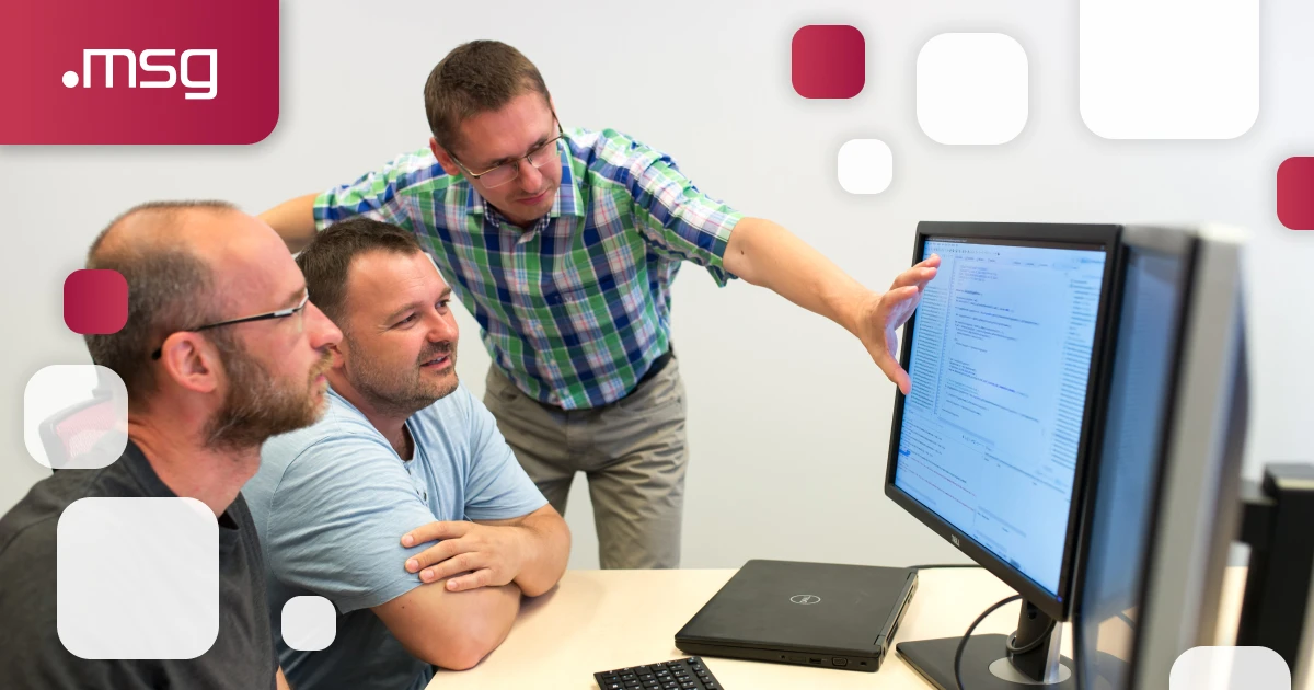 J_expert 2-1 – msg life Slovakia Programátori v kancelárii msg life Slovakia pracujú na projekte pri PC