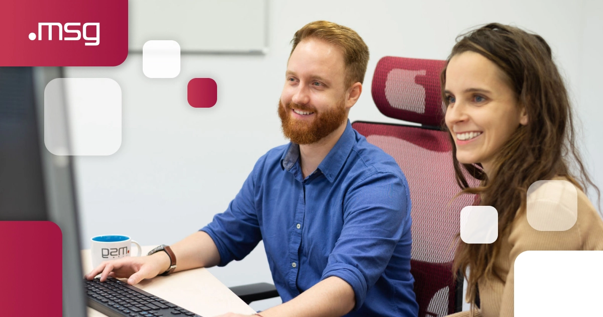 SW Špecialista 2 – msg life Slovakia SW inžinier z msg life Slovakia konzultuje pri počítači s kolegyňou